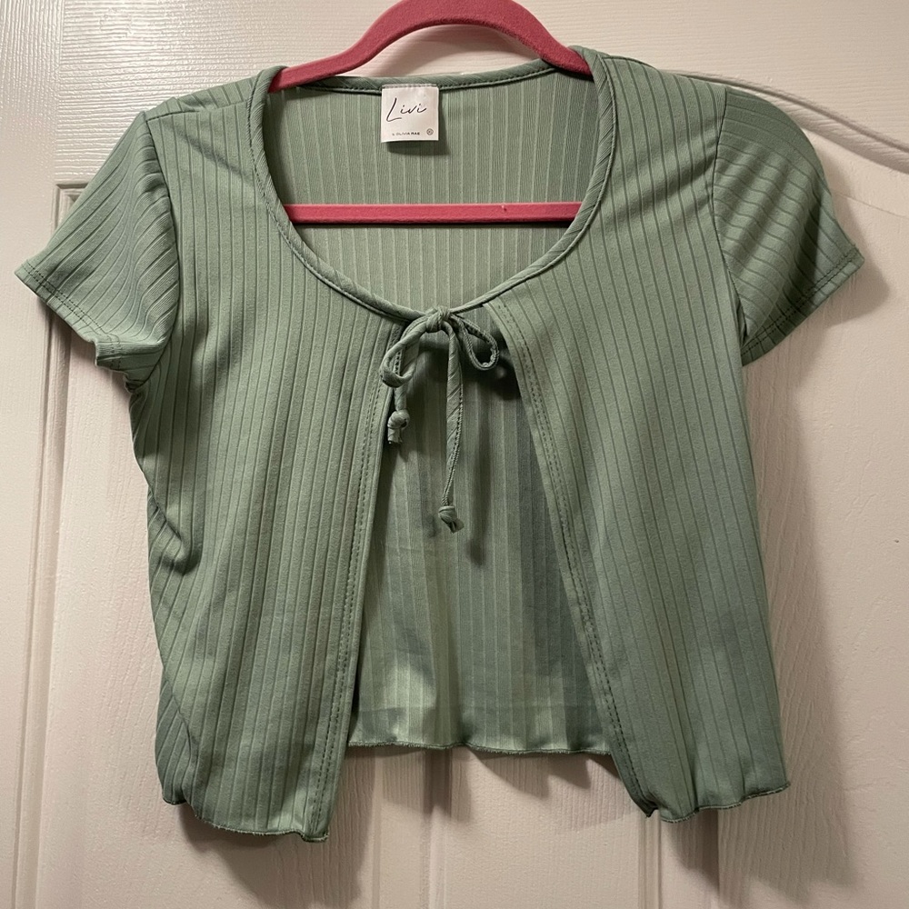Green crop tie top
